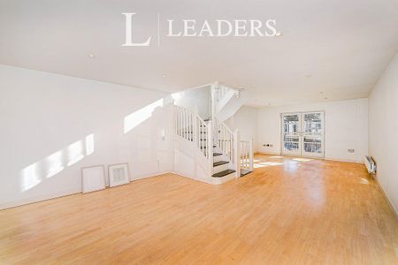 3 bedroom townhouse to rent - Photo 2