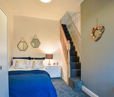 4 bedroom flat to rent - Photo 2
