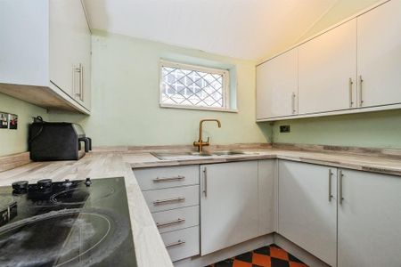 3 bedroom terraced house to rent - Photo 5