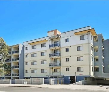 “Just minutes to the station and all the local shops!” - Photo 2