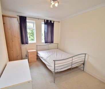 3 bedroom end of terrace house to rent - Photo 4