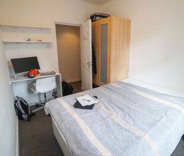 3 Bedroom Flat To Rent in Lansdowne - £1,350 pcm Tenancy Info - Photo 4