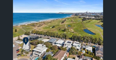 Escape to Paradise: Your Beachfront Haven Awaits! - Photo 4