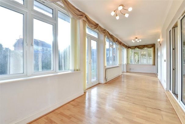 6 bedroom bungalow to rent - Photo 1