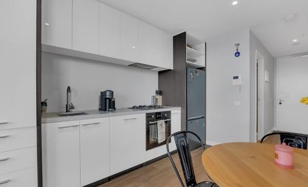 City Fringe Living with Rooftop Views - Photo 2
