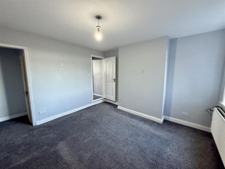 3 bedroom end of terrace house to rent - Photo 4