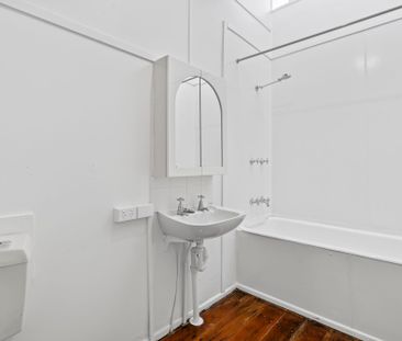 Charming & Freshly Updated One-Bedroom in Prime Location - Photo 3