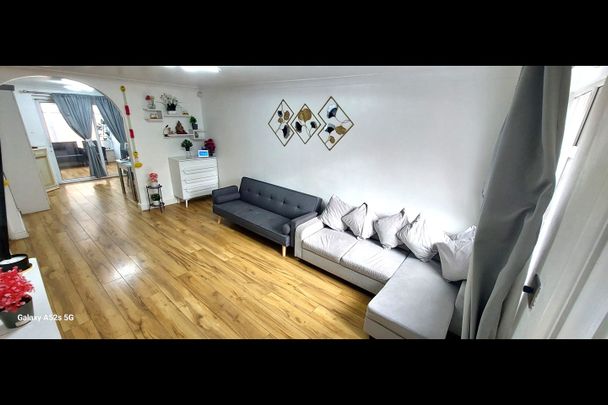 3 Bed Terraced House, Alfriston Road, CV3 - Photo 1