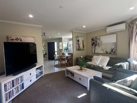 Low maintenance Brick & Tile - Photo 3
