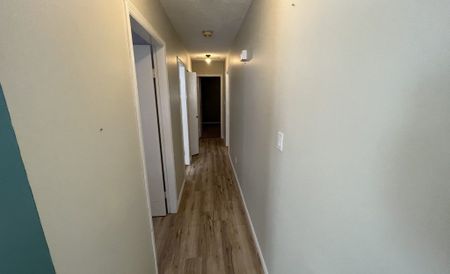 1050 Saint David Crescent - Photo 3