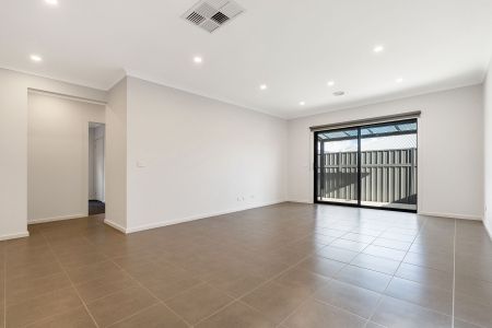 Low Maintenance Family Home - Photo 2