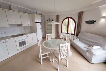 Spacious villa for rent for a long term with sea views and close to Lady Elizabeth school.