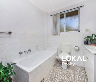 Full Brick Corner Townhouse in Prime & Convenient Location - Photo 4