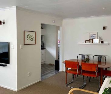 Charming Karori 3BR Home with Garden - Photo 1