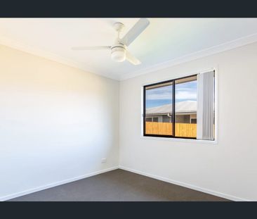 3 BEDROOM DUPLEX WITH DECENT SIZED BACK YARD - Photo 3