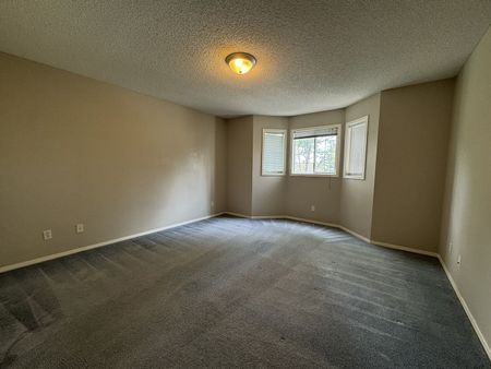 1526 Centre a Street Northeast, Calgary - Photo 2