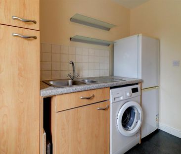 2 bedroom flat to rent - Photo 6