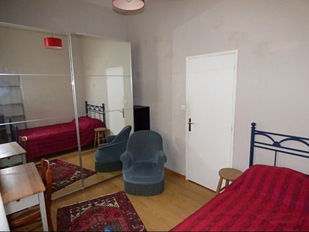 AVIGNON INTRA MUROS: Au coeur du Centre Historique, proche des Halles et de la rue des Lices, appartement lumineux, au calme avec climatisation réversible neuve - Photo 5