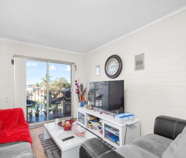 Charming 2-Bedroom, 1-Bathroom Unit for Rent - Photo 3