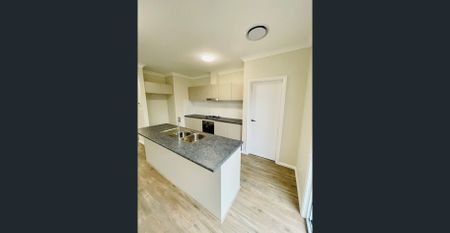 Modern 3 Bedroom Home - Photo 5