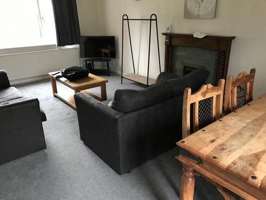 5 bedroom detached house to rent - Photo 1