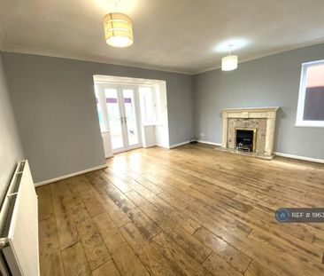 4 bedroom detached house to rent - Photo 2