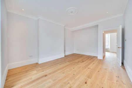 A beautifully refurbished two bedroom apartment in the heart of the City. - Photo 3