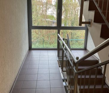 Schicke Dachgeschosswohnung mit Terrasse - Photo 2