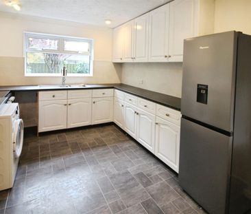 Cherrywood Gardens, Leeds - Photo 2