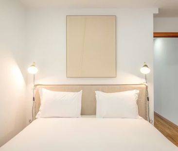 Rua São Boaventura, Lisbon, Lisbon 1200-408 - Photo 1