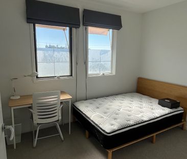 South Melbourne - Photo 6