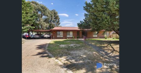 "Family living" - Photo 2