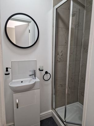 Room in a Shared House, Hamstead Road, B20 - Photo 1