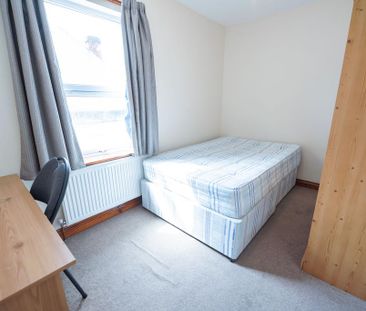 4 bedroom terraced house to rent - Photo 4