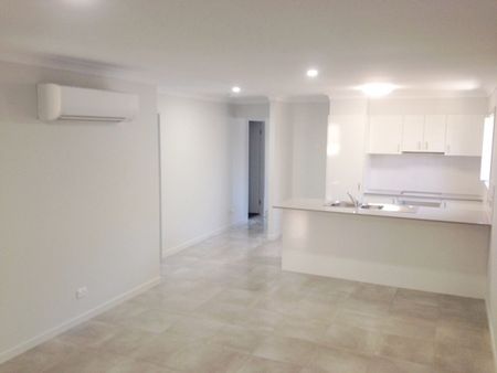 Family Home Located In The Pimpama Village - Photo 5