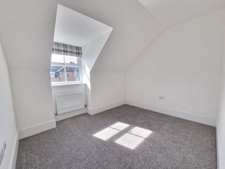 2 bedroom Flat To Let - Photo 4