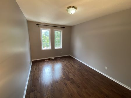 For Lease - 11 Landover Crescent, Kanata, Ontario - Photo 2