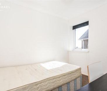 5 bedroom semi-detached house to rent - Photo 4