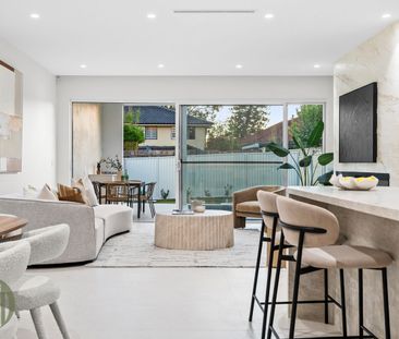 Brand New Luxury 5-Bedroom Duplex with Pool - Photo 3