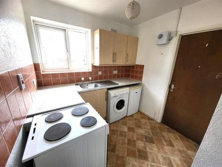 1 bedroom flat to rent - Photo 2