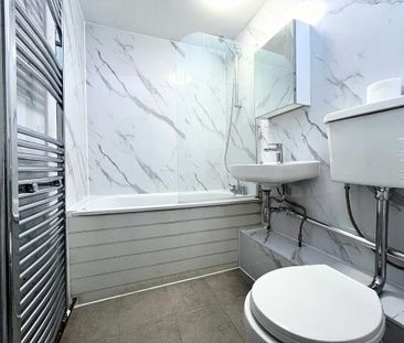 1 bedroom in a house share to rent - Photo 6