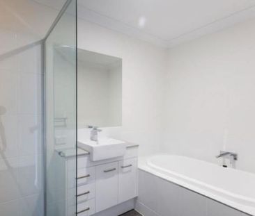 1/115 The Heights Boulevard, Pimpama QLD 4209 - House For Rent | Do... - Photo 3