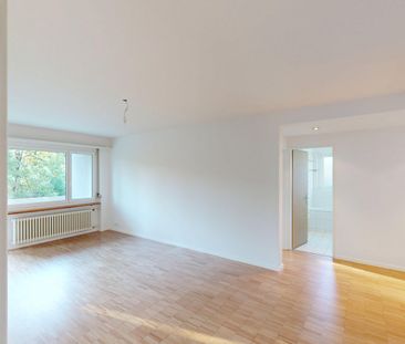 Ruhige 4.5-Zimmer-Wohnung mit Balkon und Garage in Nürensdorf - Photo 4