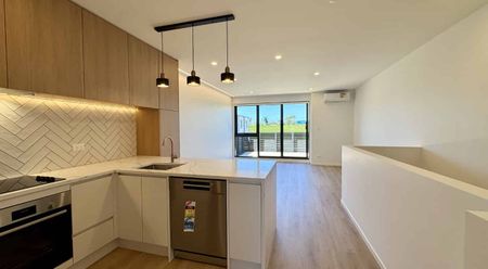 Brand New Townhouse in Westgate - 3 Bedrooms - Photo 2