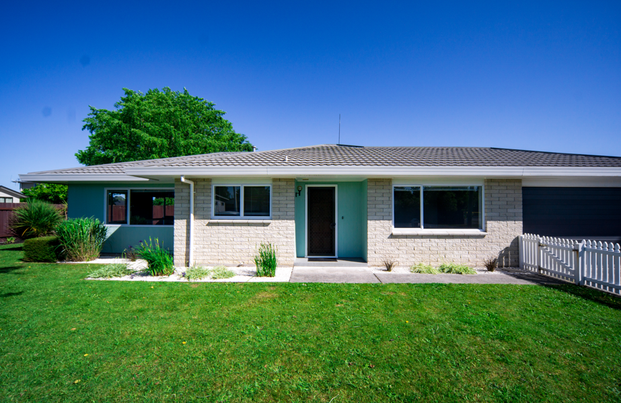 Charming Two-Bedroom Home - Photo 1