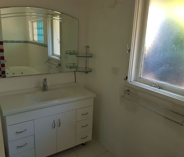 Family Home for Lease - Prime Wantirna Location! - Photo 2