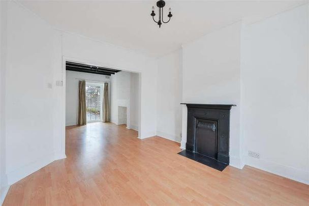 Ferndale Road, Banstead, SM7 - Photo 1