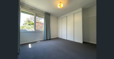 LOVELY 3 BEDROOM HOME - Photo 4