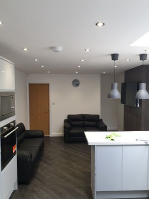 5 Bedroom House To Rent - Photo 1