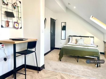 1 bedroom in a house share to rent - Photo 3